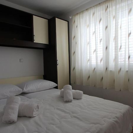 Apartments Jela Sveti Vid-Miholjice Екстериор снимка