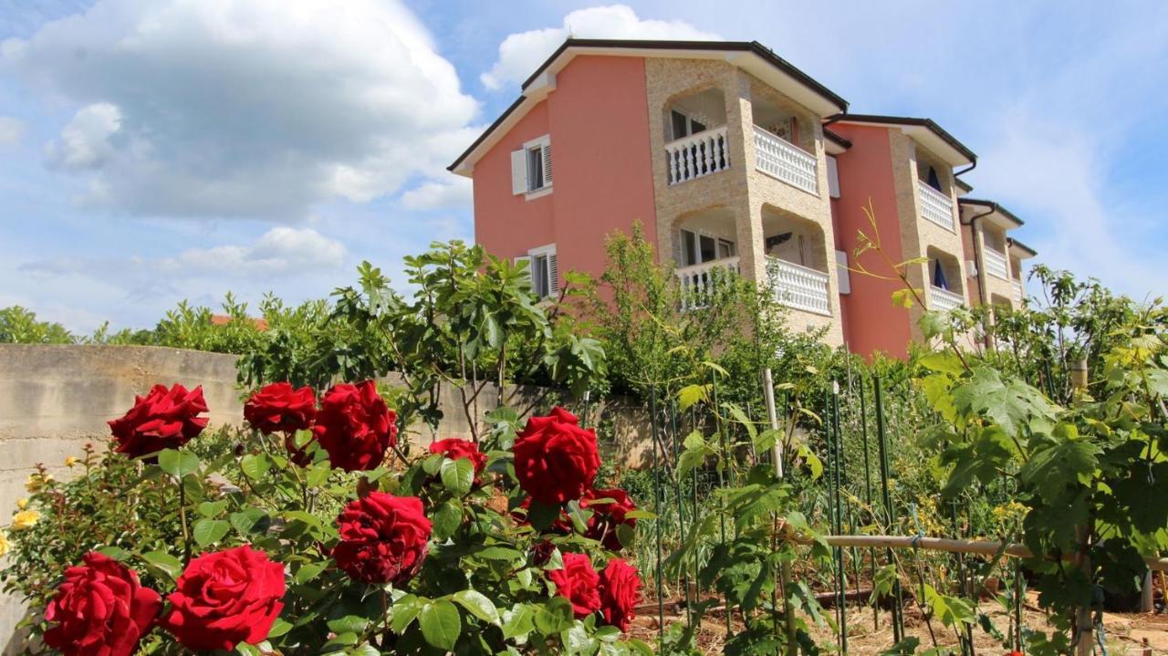 Apartments Jela Sveti Vid-Miholjice Екстериор снимка