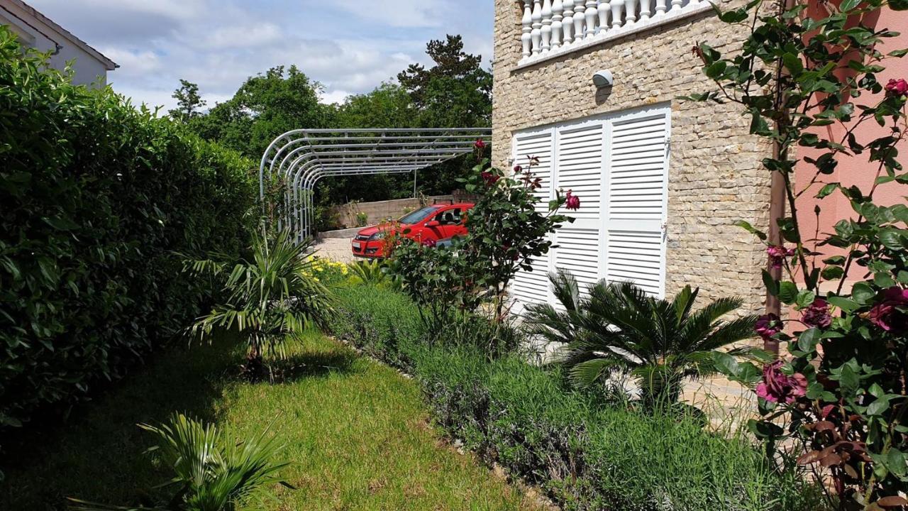 Apartments Jela Sveti Vid-Miholjice Екстериор снимка
