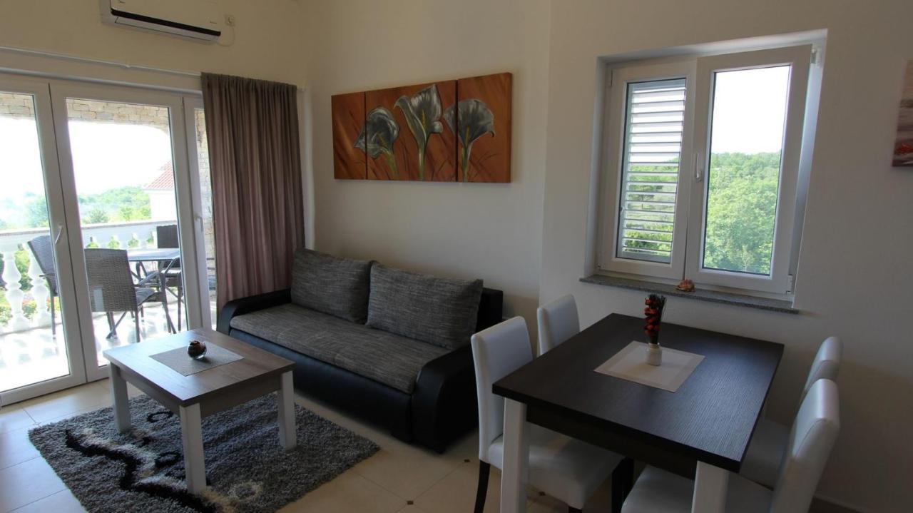 Apartments Jela Sveti Vid-Miholjice Екстериор снимка