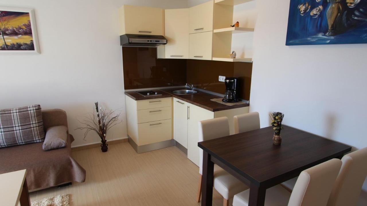 Apartments Jela Sveti Vid-Miholjice Екстериор снимка