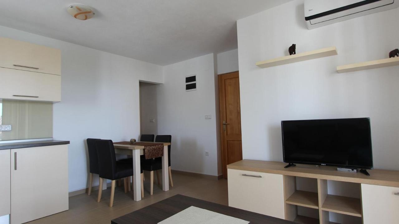 Apartments Jela Sveti Vid-Miholjice Екстериор снимка