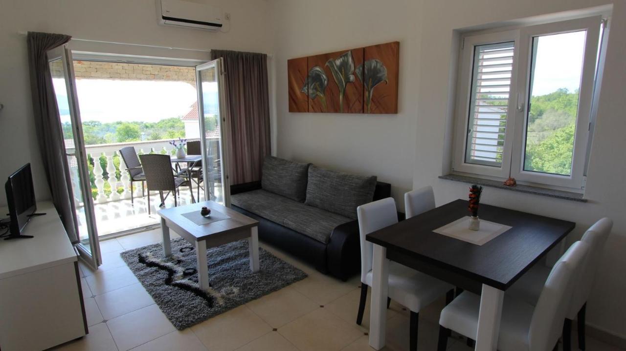 Apartments Jela Sveti Vid-Miholjice Екстериор снимка