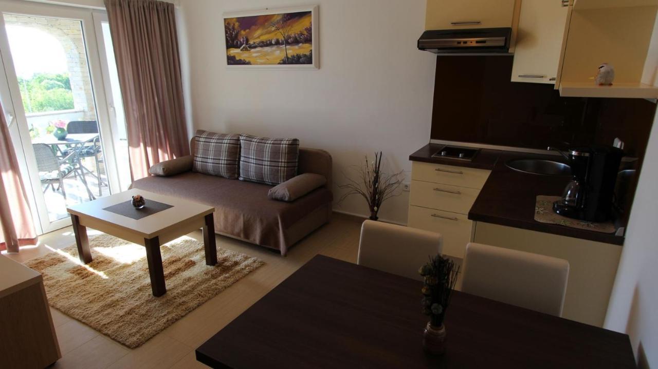 Apartments Jela Sveti Vid-Miholjice Екстериор снимка