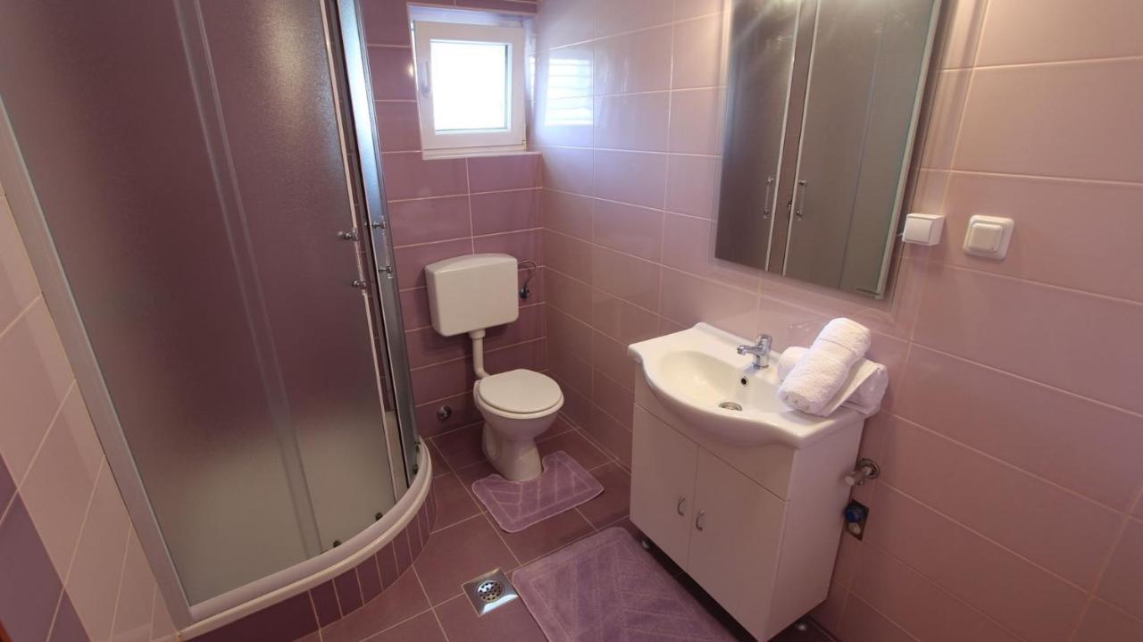 Apartments Jela Sveti Vid-Miholjice Екстериор снимка