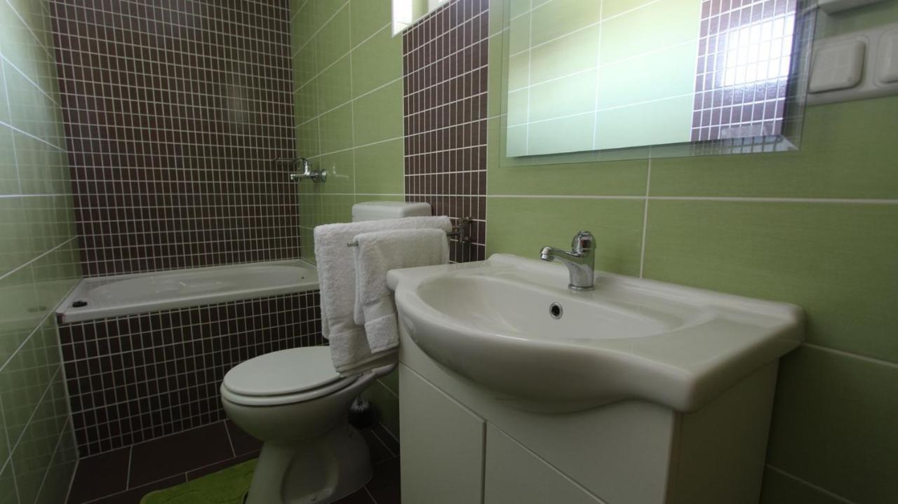 Apartments Jela Sveti Vid-Miholjice Екстериор снимка