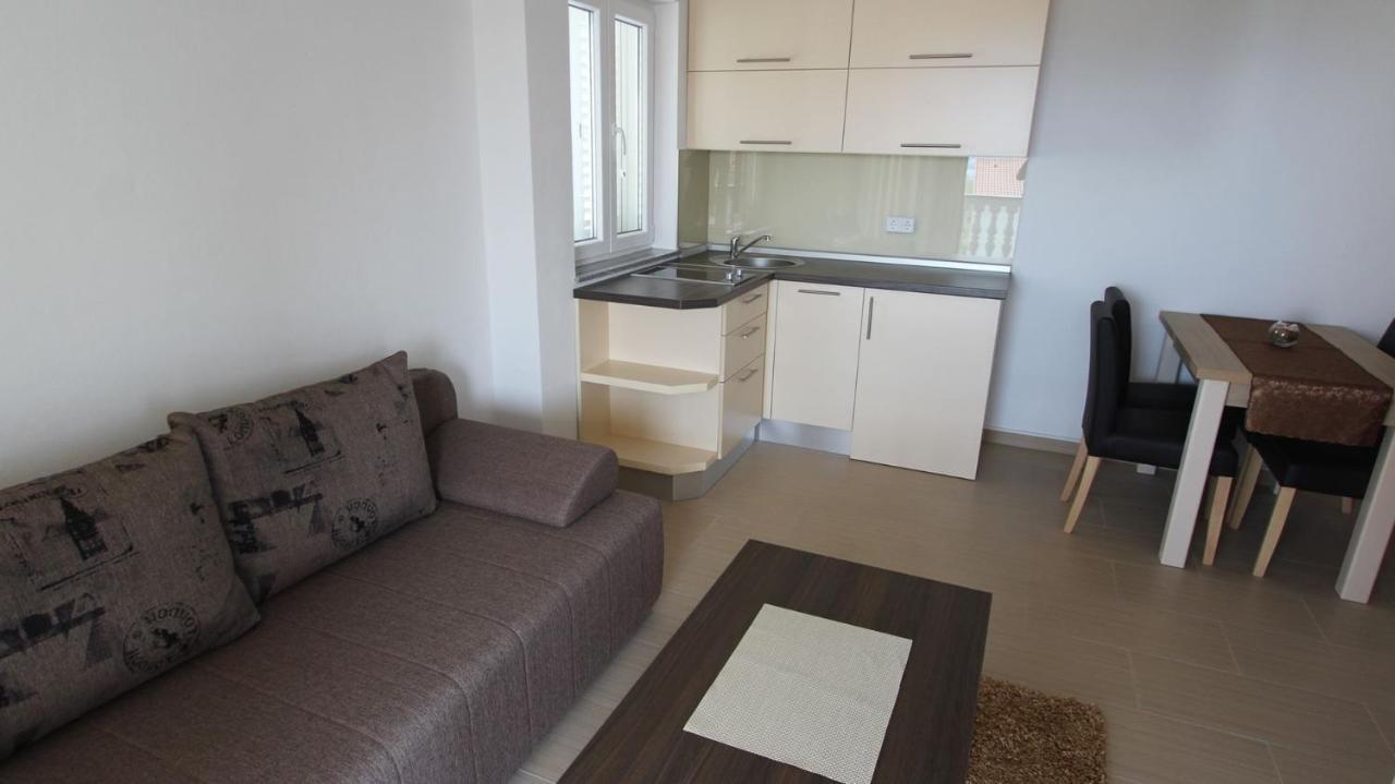 Apartments Jela Sveti Vid-Miholjice Екстериор снимка