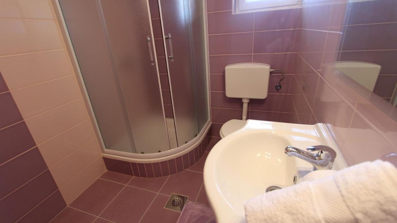 Apartments Jela Sveti Vid-Miholjice Екстериор снимка