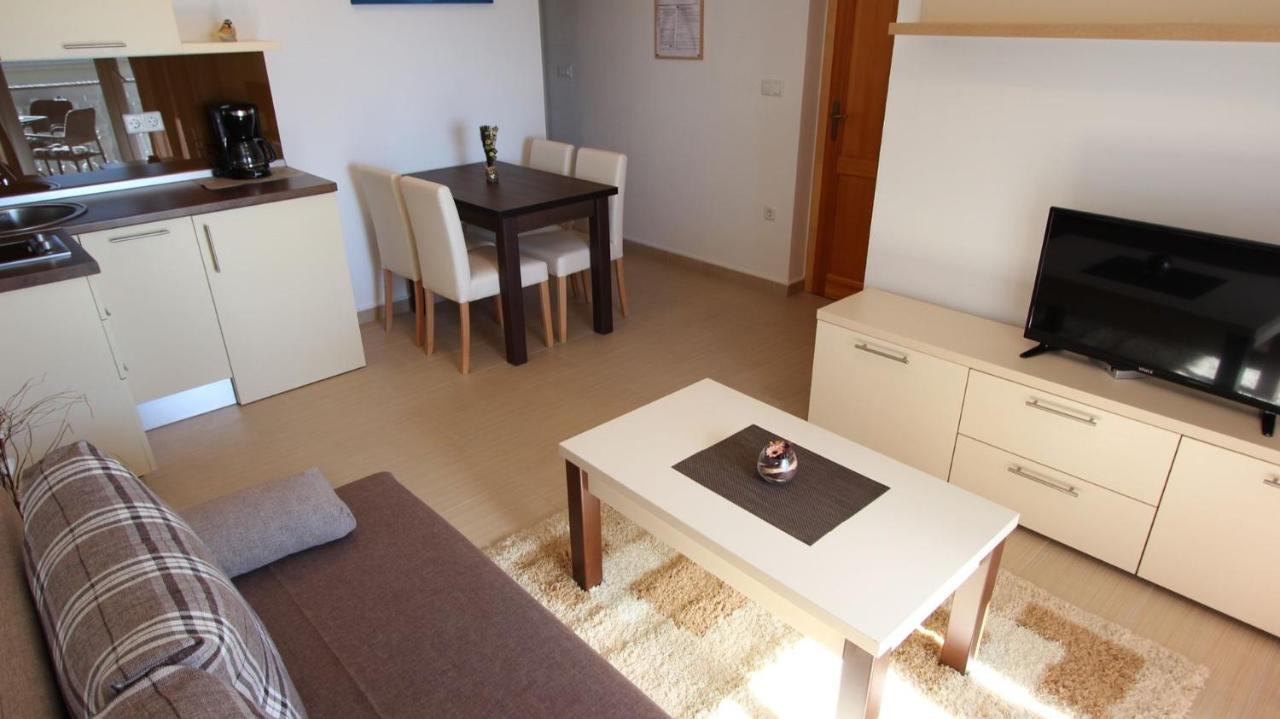 Apartments Jela Sveti Vid-Miholjice Екстериор снимка