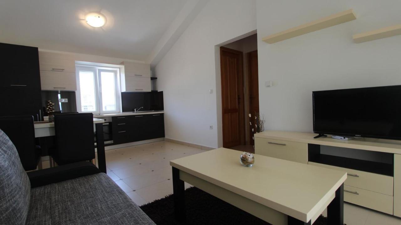 Apartments Jela Sveti Vid-Miholjice Екстериор снимка