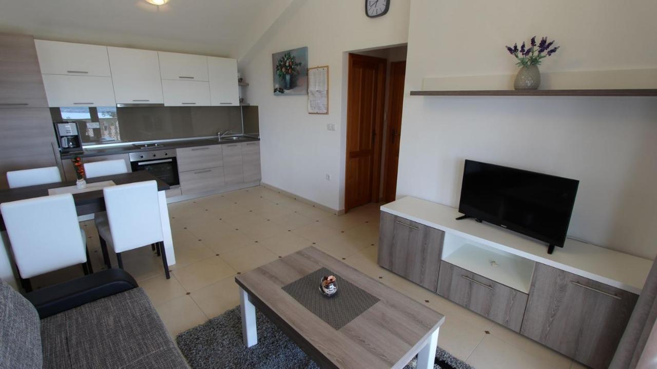 Apartments Jela Sveti Vid-Miholjice Екстериор снимка