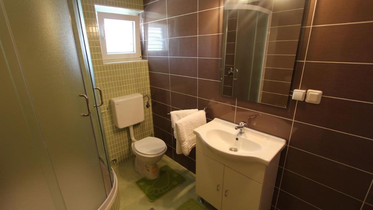 Apartments Jela Sveti Vid-Miholjice Екстериор снимка